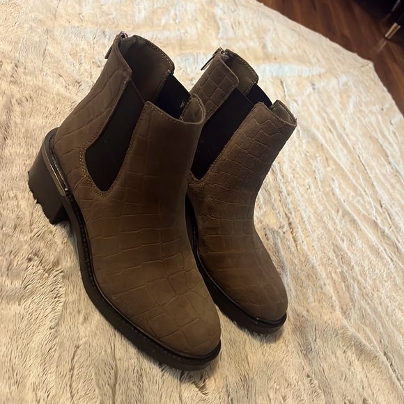 Vince camuto booties with zipper - Picture 2 of 10